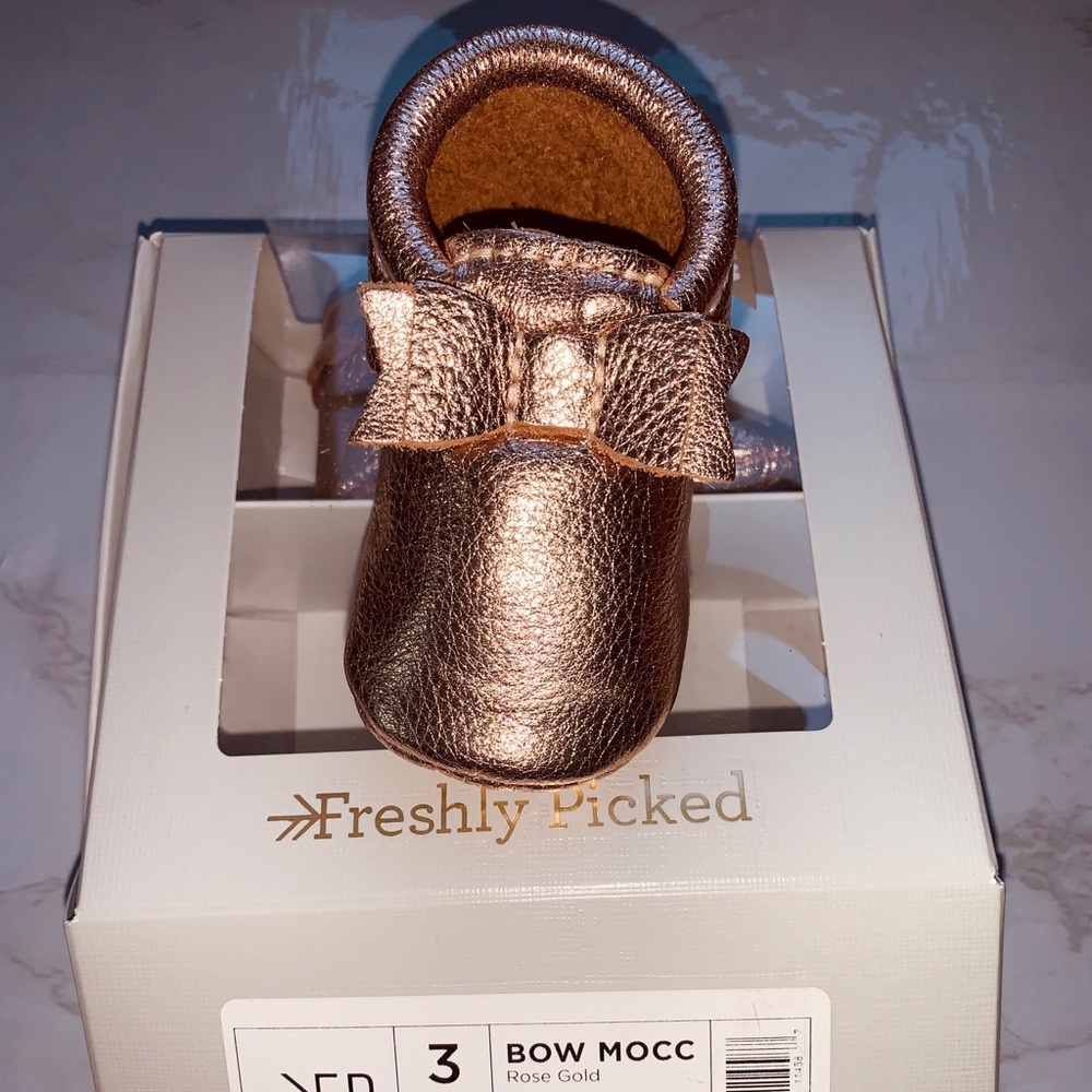 SOLD. Freshly Picked • Rose Gold Bow Mocc • Size 3